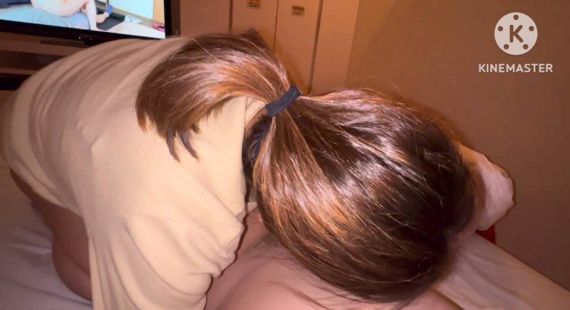 地方超市的收銀員、普通主婦，被用連她老公都沒看過的蟹腳玩弄。明明只是普通打卡的家庭主婦，竟然是這種打扮…客人們也一定不知道吧